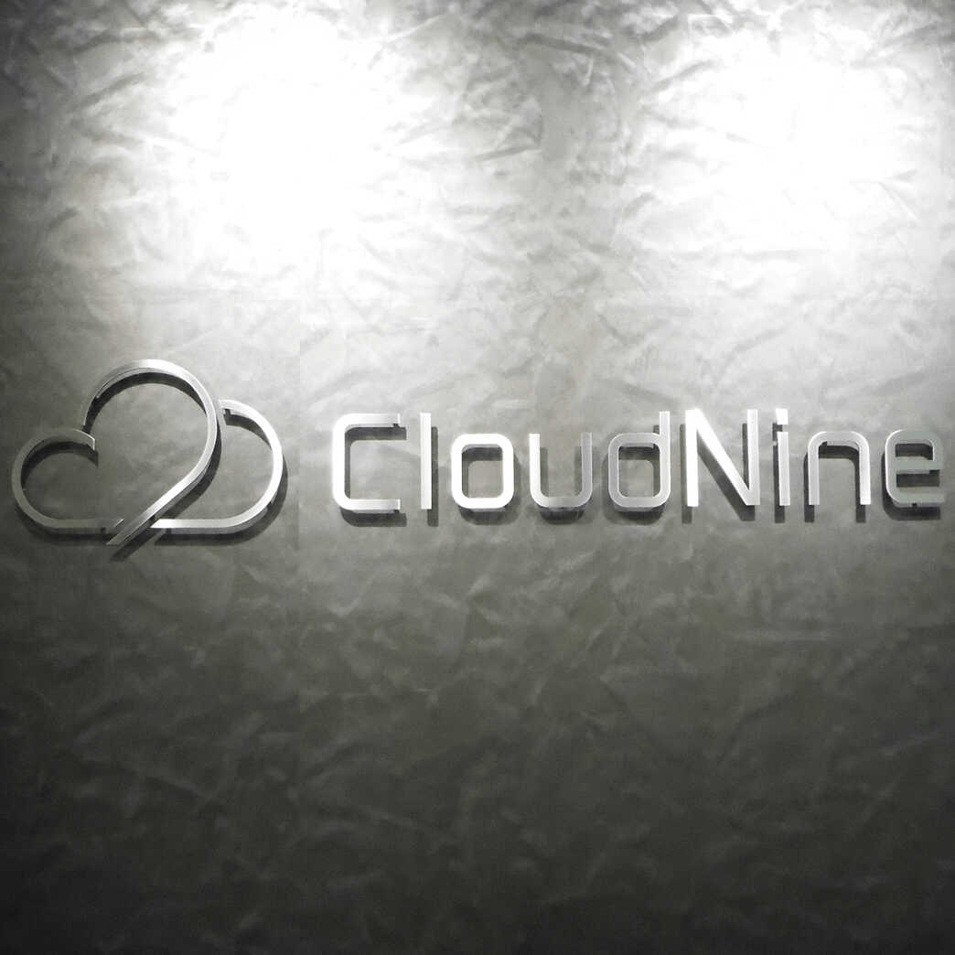 株式会社Cloud Nine ステンレスサイン・プロジェクターライト